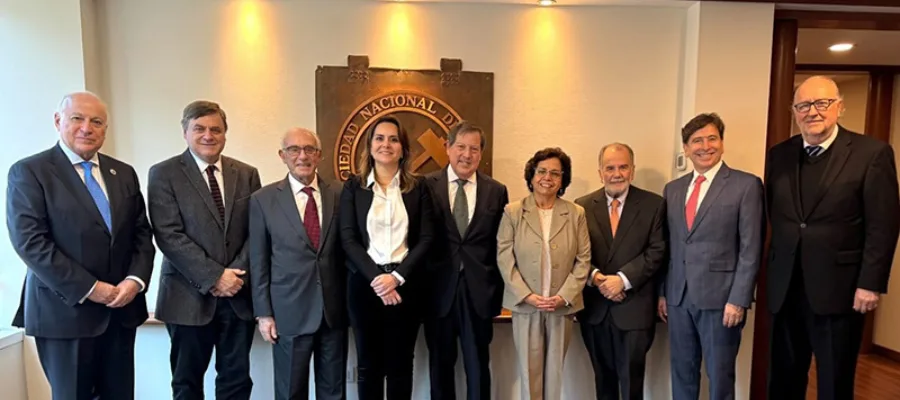 SONAMI reúne a exministros de Minería para proyectar el sector