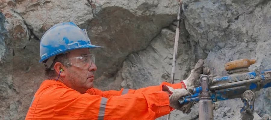 SONAMI entrega fondo de emergencia a pequeña minería