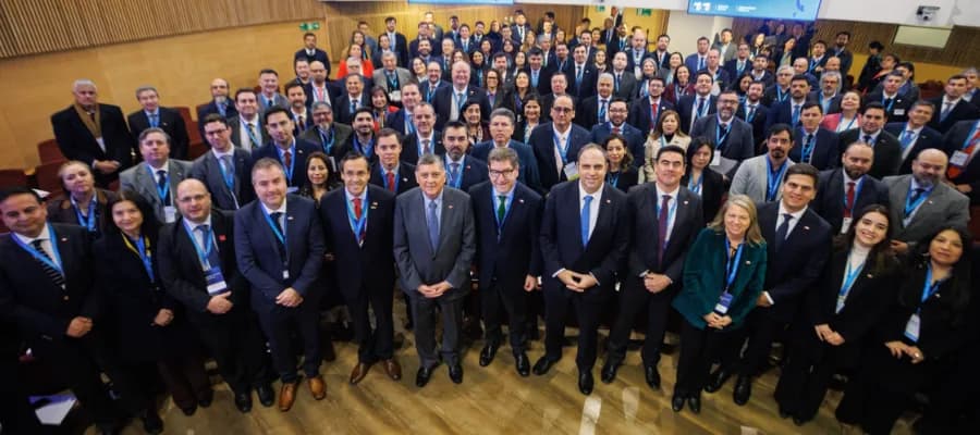 Chile coordina agenda regional para agilizar inversión minera