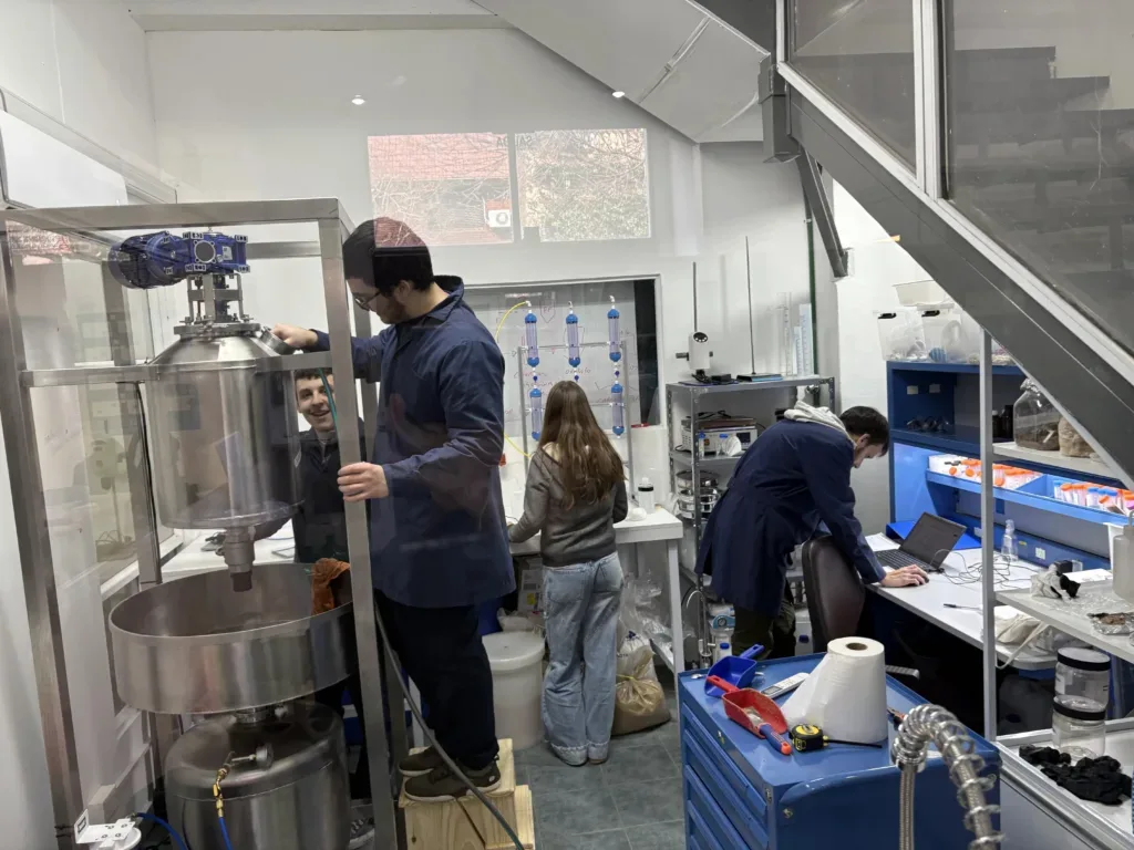 Startup argentina refina tierras raras con moléculas selectivas