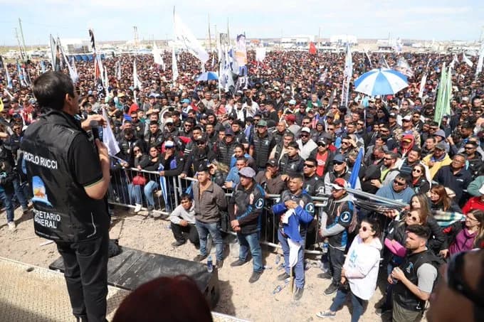 Petroleros convocan asamblea en Añelo por aumento salarial