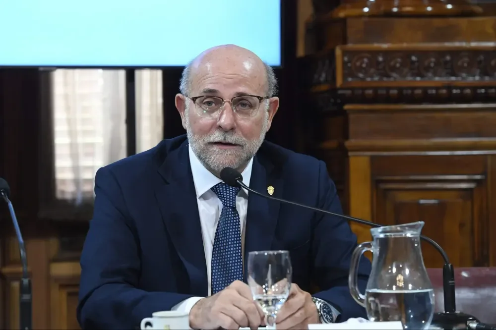 Senador Fama impulsa ley para proveedores mineros
