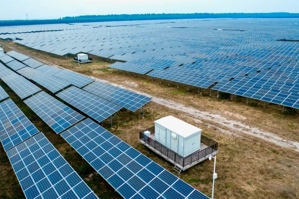 Almacenamiento solar se vuelve central en proyectos utility