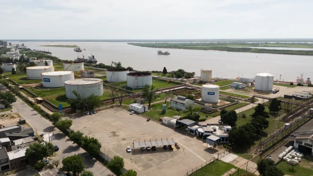 YPF negocia con TotalEnergies venta de SAF de San Lorenzo