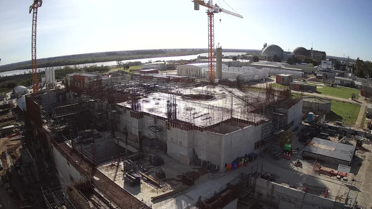 Polémica por reporte de CNEA sobre seguridad del reactor CAREM