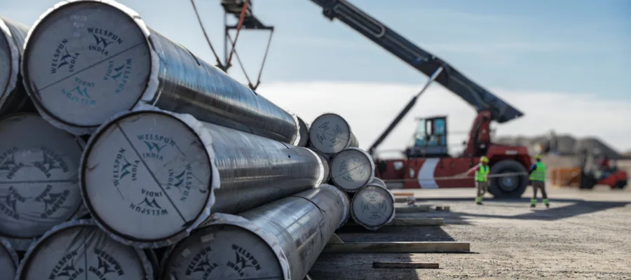 VIGOR OL descargó caños para San Matías Pipeline