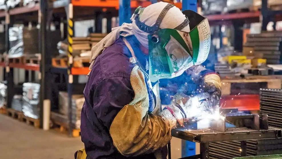 Más de 800 industrias dejaron a las distribuidoras eléctricas