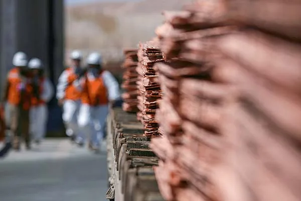 Cochilco prevé superávit acotado de cobre refinado