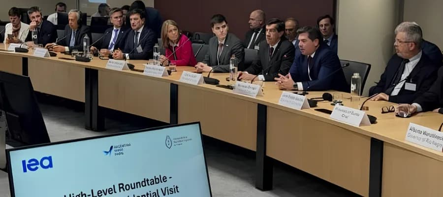 Orrego presentó en París proyectos por US$ 35.000 millones